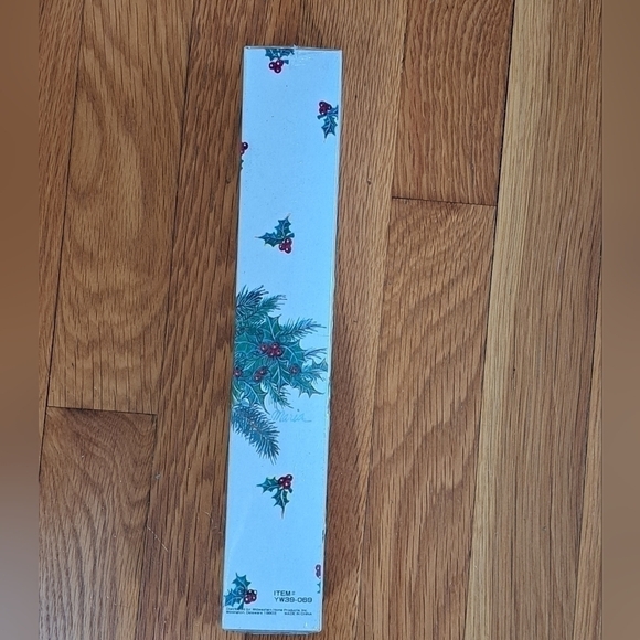 Vintage 11" Christmas Matches in Box NEW Dead Stock 90 Pieces Collectible - Picture 2 of 9